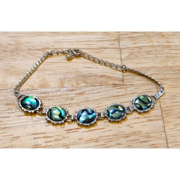 Silver Tone Chain Bracelet With Green Enameled Faux Beads-Very Pretty - Picture 1 of 10